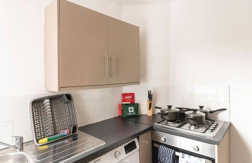 3-bedroom Home in Liverpool L15 with FREE Parking - Foto 14