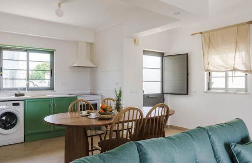 Green Breeze Escape by Lisbeyond - Photo 1