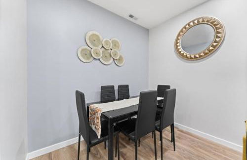 Two Dulles homes 1 price sleeps 16 w-EV parking - Foto 12