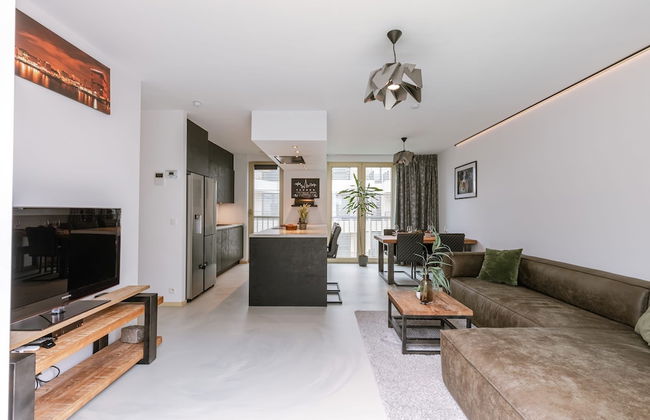 Modern Apartment With Large Terrace - Photo 7