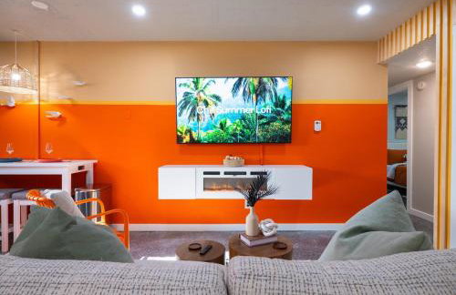 The Orange Lounge - 8 min to KU & Mass - Photo 34