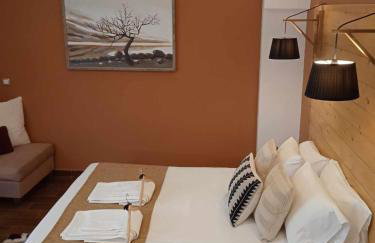 REST On The Pedestrian Street - Photo 5