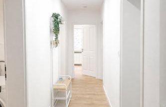 KATIES Apartments bei Regensburg - 3 Zimmer, 6 Personen, Infrarot-Sauna, Disney Plus, Balkon, Grill & Parkplatz - Foto 25