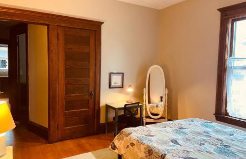 Treetop Apartment in the Heart of MPLS - Foto 8