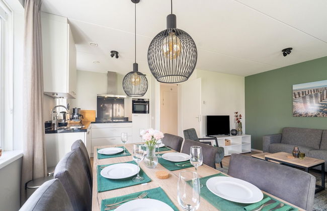 Luxurious Holiday Home With Parking - Photo 32