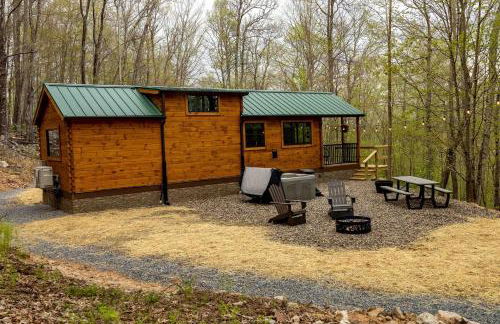 Cozy Log Cabin with a Hot Tub near Seneca Rocks, West Virginia - Perfect for a Romantic Glamping Getaway to the Mountains - Foto 18