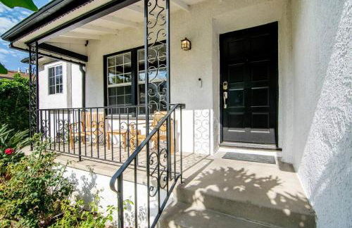 Updated 3-Bedroom LA Home with Backyard, BBQ & Family-Friendly Amenities - Photo 35