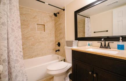 5BR & 4BA Lovely House with Beautiful Backyard in VA - Foto 21