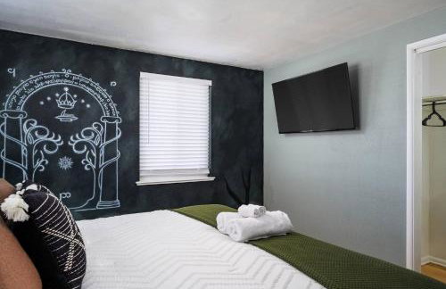 Movie Theater + Hot Tub | Game Yard | Sleeps 10! - Foto 12