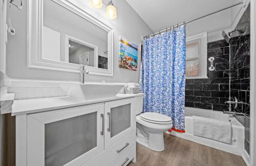 3BR Overland Park Home with Patio and Waterfall Pond - Foto 17