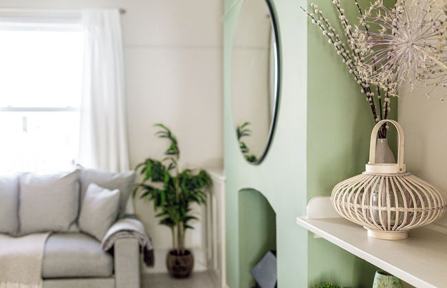 Stunning Townhouse with Large Garden - Photo 24