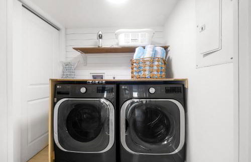 Luxury direct oceanfront corner with large private balcony, heated pool and garage - Photo 41