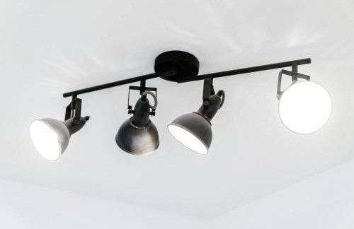 Spacious Loft Style Apartment - Near City Centre - Smart TV- WIFI - Parking - 3NT - Foto 35