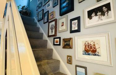 Stylish 2-Bed house, workspace & Easy London Access! - Foto 6