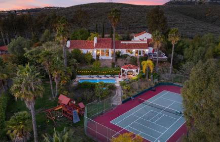 Resort-Style Estate w Pool Game Room Tennis Court Near Wineries The Tennis Ranch by AvantStay - Foto 76