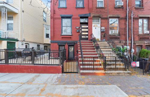 Holiday Home Brownstone City Stay 5BEDS, Private Dual Units - Foto 2