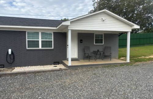 Quiet in Town - 2 beds, Large TVs, Big Parking , Nintendo & EV Ready - Foto 6