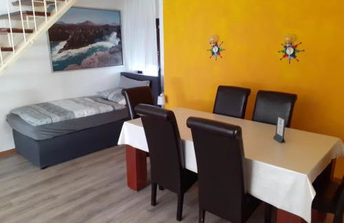 Parkplätze, Einzelbetten, 2 TVs, Balkon, Terrasse, fast Wi-Fi bis zu 1000 Mbit, Homeoffice - Foto 24