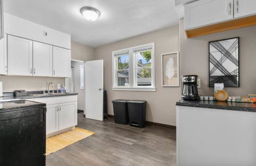 Roomy Central Hub, Games, Fire Pit & Downtown Fun - Foto 20