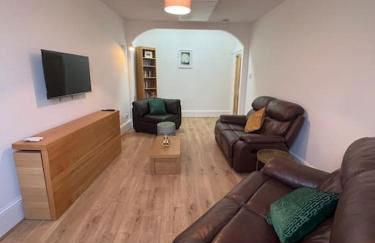 Substantial 5 Bed Townhouse - Foto 1