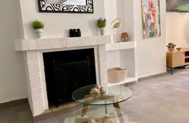 Mediterranean Villa - Private Pool , Garden & BBQ - Photo 13