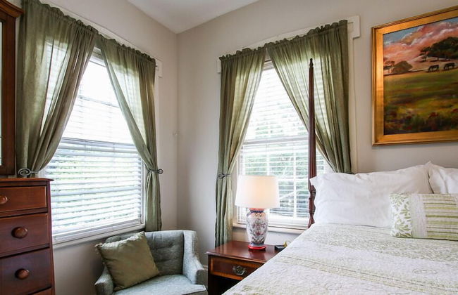 Artist's House Upper Apt Walk to Forsyth - Photo 75