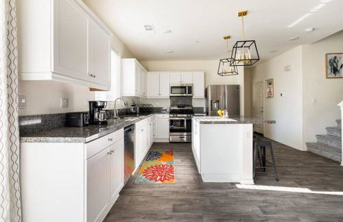 Spacious Modern Home in Sierra Lakes Fontana - Photo 34