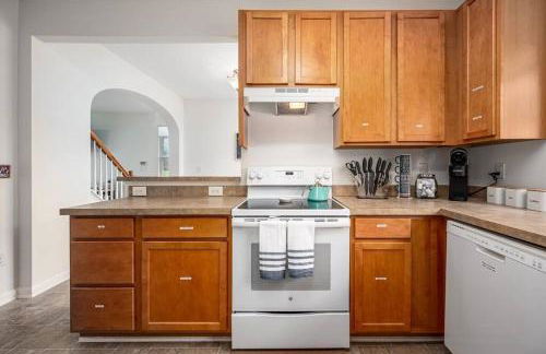 Duke 10 Min Away 3 Bedroom - Photo 12