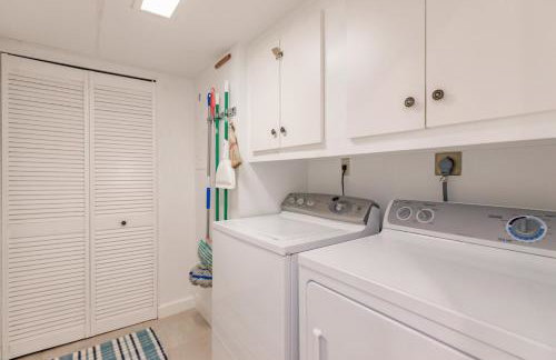 1055-607 Pond View High Rise with Remodeled Kitchen - Foto 35