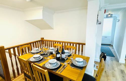 NEW Central Ryde Retreat, Melville Duplex, short walk to Beach Sleeps 6 - Foto 25