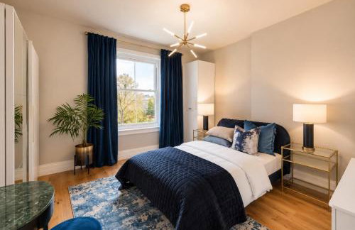 Gorgeous Hyde Park Home with Lift-Elevator Access & Nice View - Foto 2
