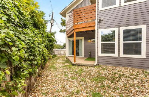 Serene SoCo Escape, Walk to Cafes and Free Parking - Photo 48