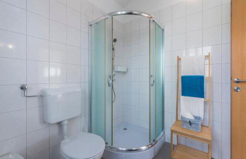 Villa Marilu, modern villa with pool near the sea - Foto 53