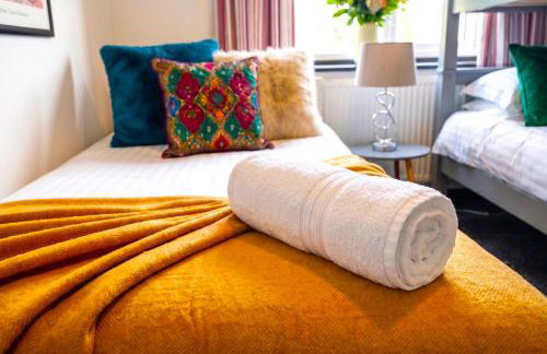 Green Haven Villa - 4BR Spacious House with Hot tub, Ample Parking, Air Condition, WIFI, Netflix, Patio & Garden - Foto 11