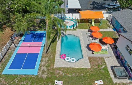 NEW-Heated Pool-Pickleball-Hot Tub-Movie Theater-Game Room-Playset-Basketball-10 Beds - Foto 2