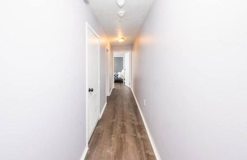 ROKU TVs - Washer & Dryer - QueenBeds - GroupStay - Foto 21