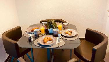 Modernes, zentrales Apartment in Troisdorf, Region Köln Bonn, 3 Etage, maximal für 4 Personen, Parkplatz & Netflix inklusive - Foto 2