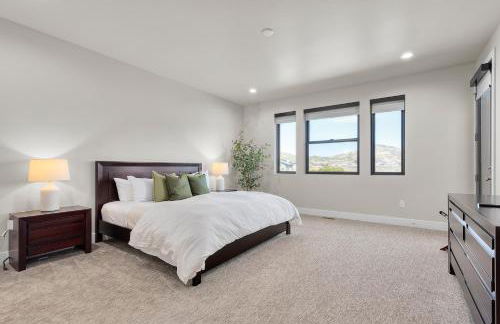 New East Deer Valley, 1 min, 994 New luxury 5br Twin House, Hot Tub, Lake view, Park City 10 min - Photo 26