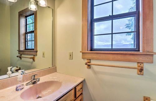 Family Retreat Cabin with Summit, Lake Views, Deck! - Foto 18