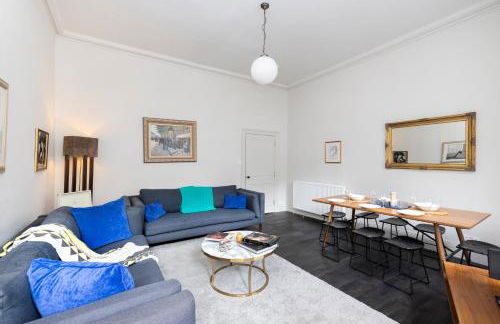 JOIVY Iconic Cockburn Street 4 Bedroom Apartment: Heart of Old Town - Foto 10