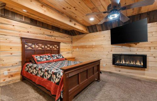 Rustic Retreat, Sleeps 20, Epic Game Room, Hot Tub, 20min to Yellowstone - Foto 13