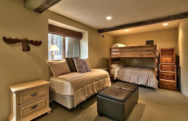 3877 Crest Drive - Photo 3