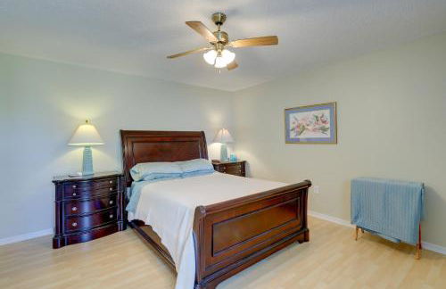 Bright Titusville Retreat with Lanai - WFH Friendly! - Foto 21