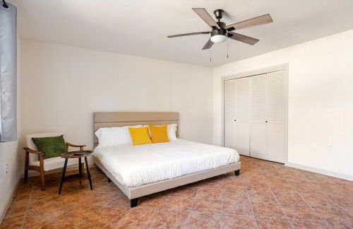 l NEW l 5BR 3BTH Large and Modern Home l Central LOC l 1 ACRE lot - Foto 28