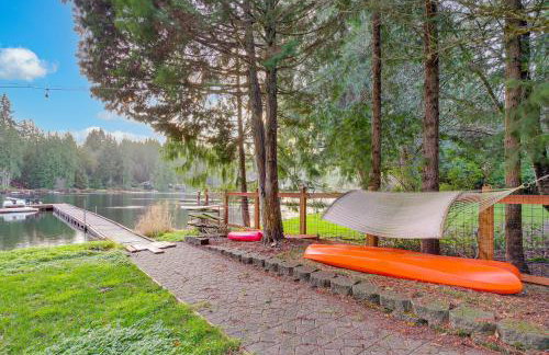 Lake-View Woodinville Retreat w/ Hot Tub + Theater - Foto 40