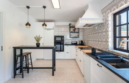 Stylish 3 BDR Retreat with Pool by LovelyStay - Foto 27