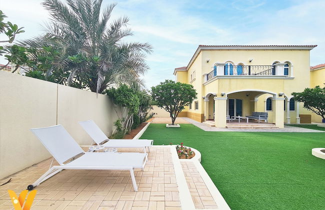 Venduras - Spacious 4BR Villa in La Mer - Photo 17