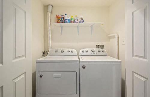 End Unit Townhome with in No VA, 40 Mins to DC, Pets OK - Foto 16