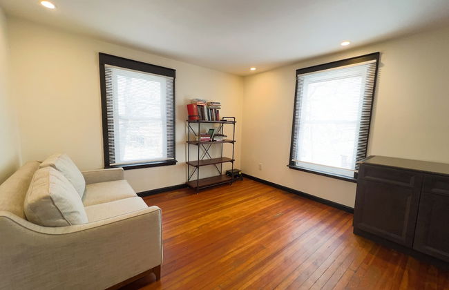 The Pub with Private Yard & Parking, Near the Falls & Casino by Niagara Hospitality - Foto 20