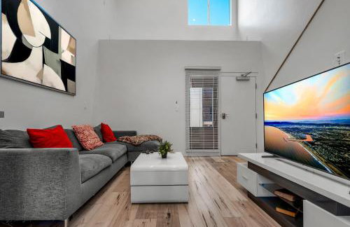 Chic Modern Loft in Hollywood 1 Bedroom with Balcony & Free Secure Parking - Foto 3